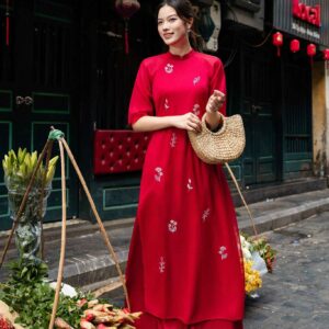 Áo Dài Cách Tân Thêu Hoa Nhí – Sắc Đỏ May Mắn & Thời Thượng